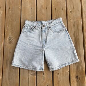 Vintage Levi’s “dad” shorts